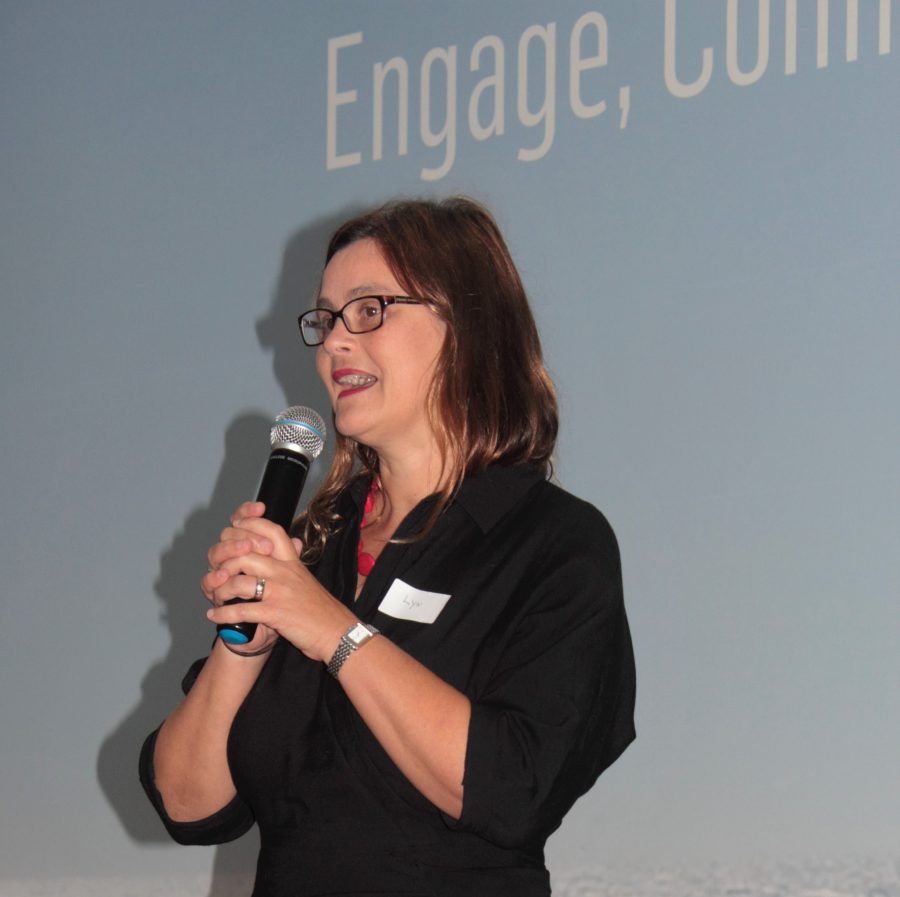 Dr Lyn Phillipson